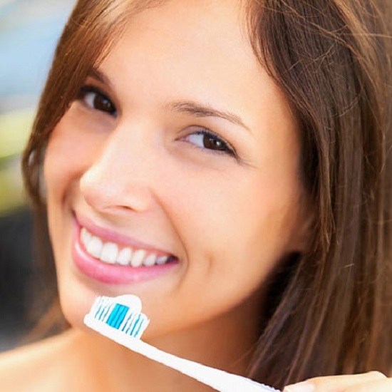 Lợi ích và chăm sóc răng khi bọc răng sứ Veneer