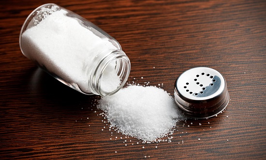 Cách bổ sung lượng muối phù hợp cho trẻ