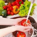 Cách làm sạch hóa chất độc hại trong rau quả