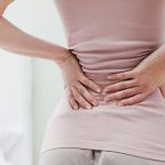 10 cách giảm đau lưng không cần thuốc