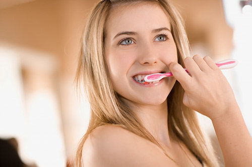 Răng rụng sớm vì những thói quen không đáng có