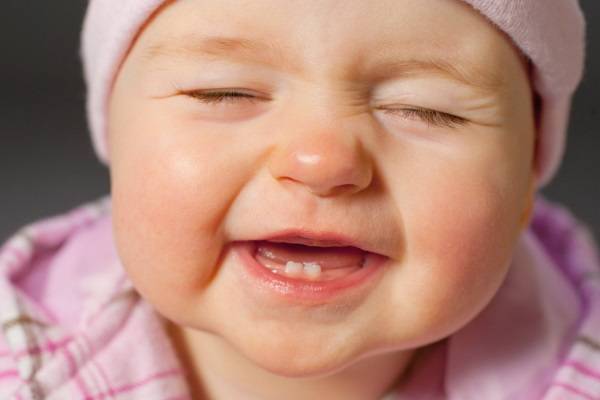 Chế độ dinh dưỡng cho bé khi mọc răng như thế nào?