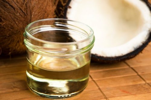 Cách massage mặt bằng dầu dừa 2
