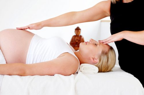 Massage mặt cho bà bầu nên lưu ý gì? 3