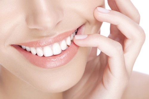 Bọc sứ răng thưa bao nhiêu tiền áp dụng thực tế? 3