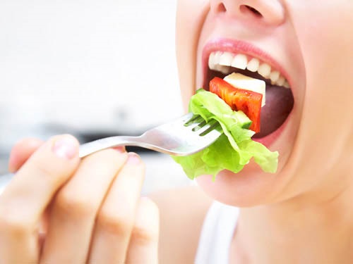 Trám răng nên ăn gì? Những lưu ý sau khi trám răng bạn cần biết 1